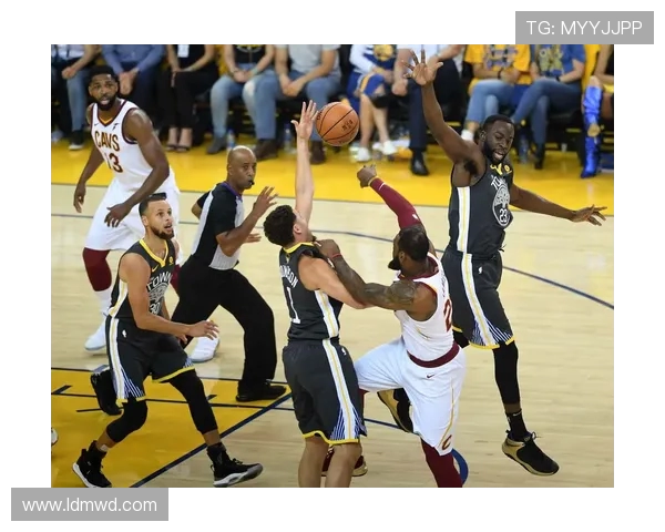 2017新赛季骑士与勇士的巅峰对决展现篮球魅力与团队精神的完美结合