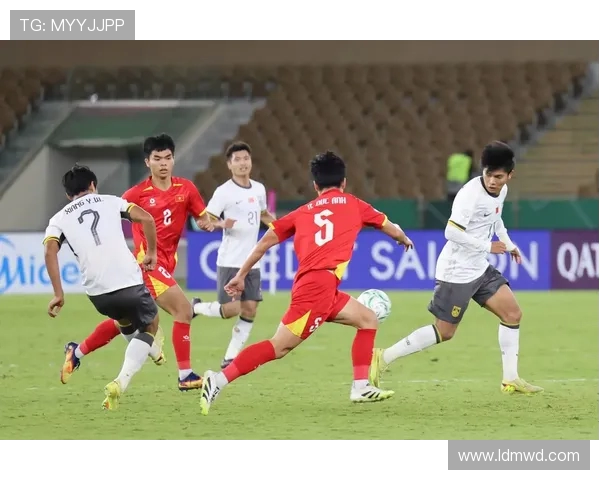 中国杯精彩重播中国队对阵泰国队的激烈比赛回顾与分析